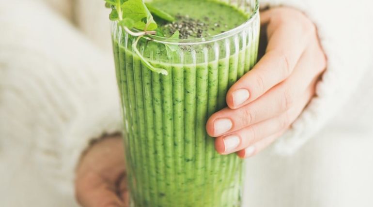 Green smoothie with maca